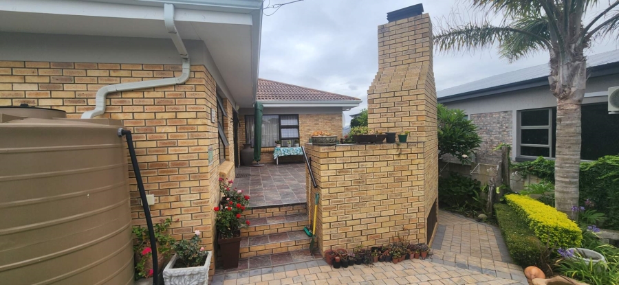 4 Bedroom Property for Sale in Fraaiuitsig Western Cape